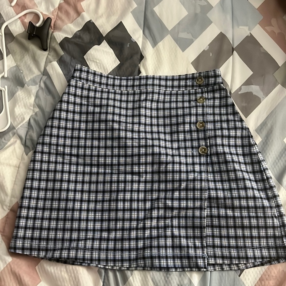 Hollister Blue, and white mini skirt. Great condition used maybe twice.